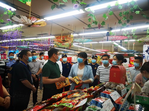 彭映梅調研重點商貿企業安全生產工作